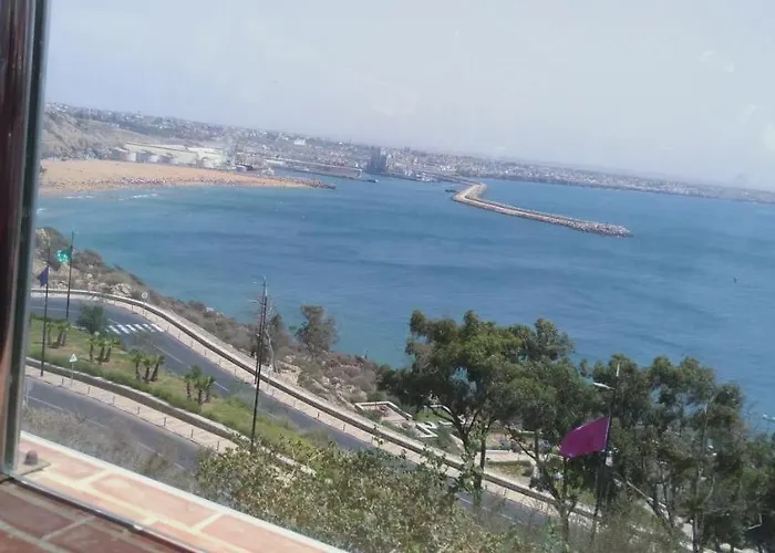 Appartement Partage Situee A Peu Pres Dix Minutes De La Plage